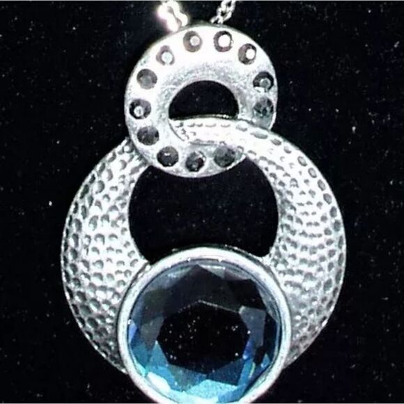 Lia Sophia Kiam Family Collection "Caleigh" Pendant Necklace, Cut Crystals, NWOT - Picture 3 of 10